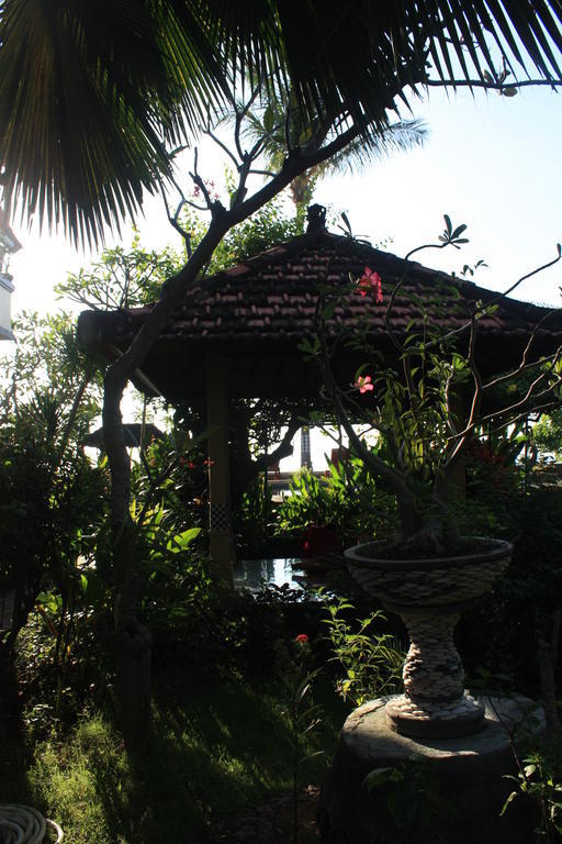 Cleopatra Beach Bungalows Lovina (Bali) Bagian luar foto